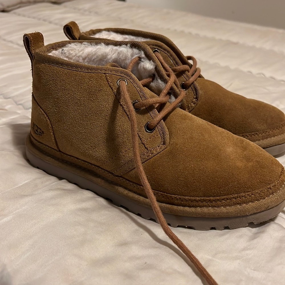 Uggs size 6 US womens lace up chestnut color neumel